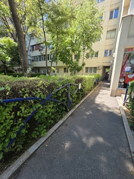 Alexandru Obregia, apartament 3 camere cu destinatie  spatiu comercial.