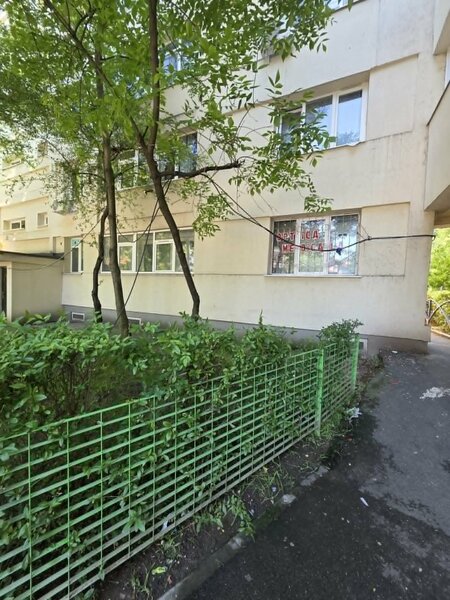Alexandru Obregia, apartament 3 camere cu destinatie  spatiu comercial.